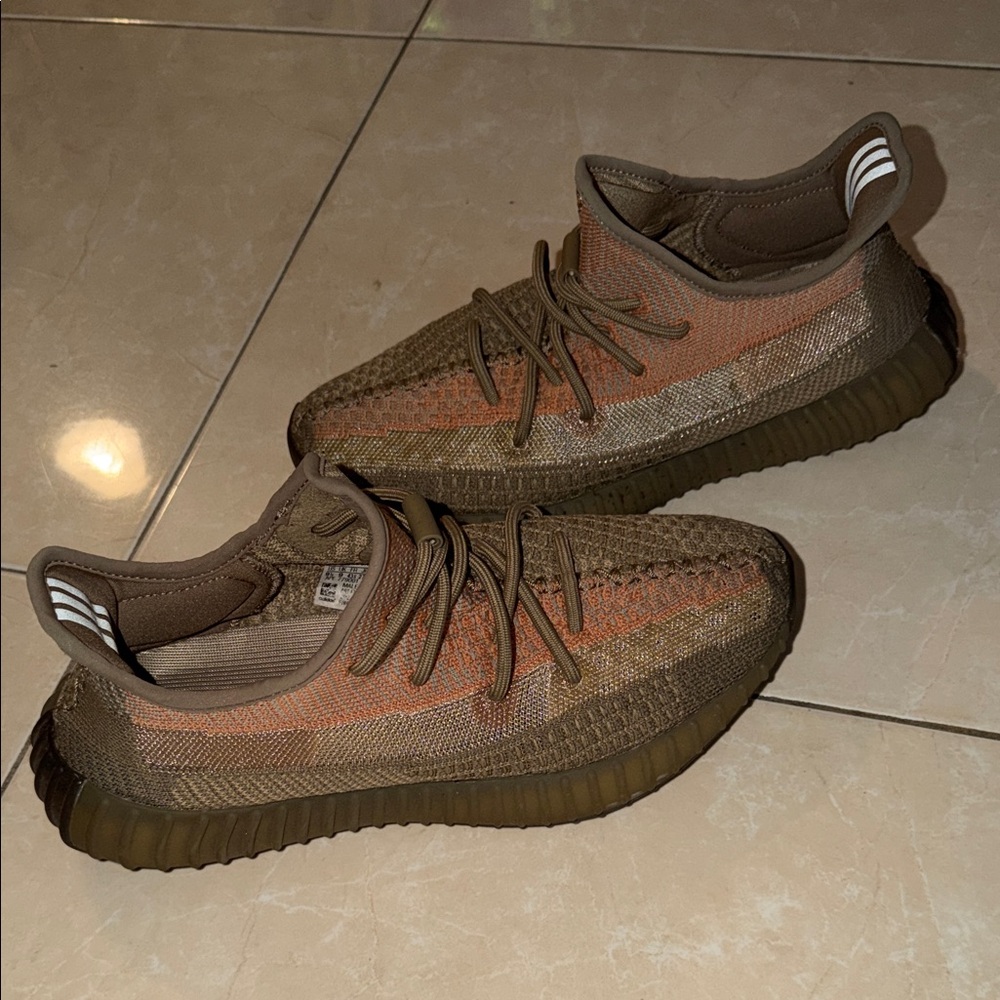 Yeezy Men's Shoes Sz 9 1/2